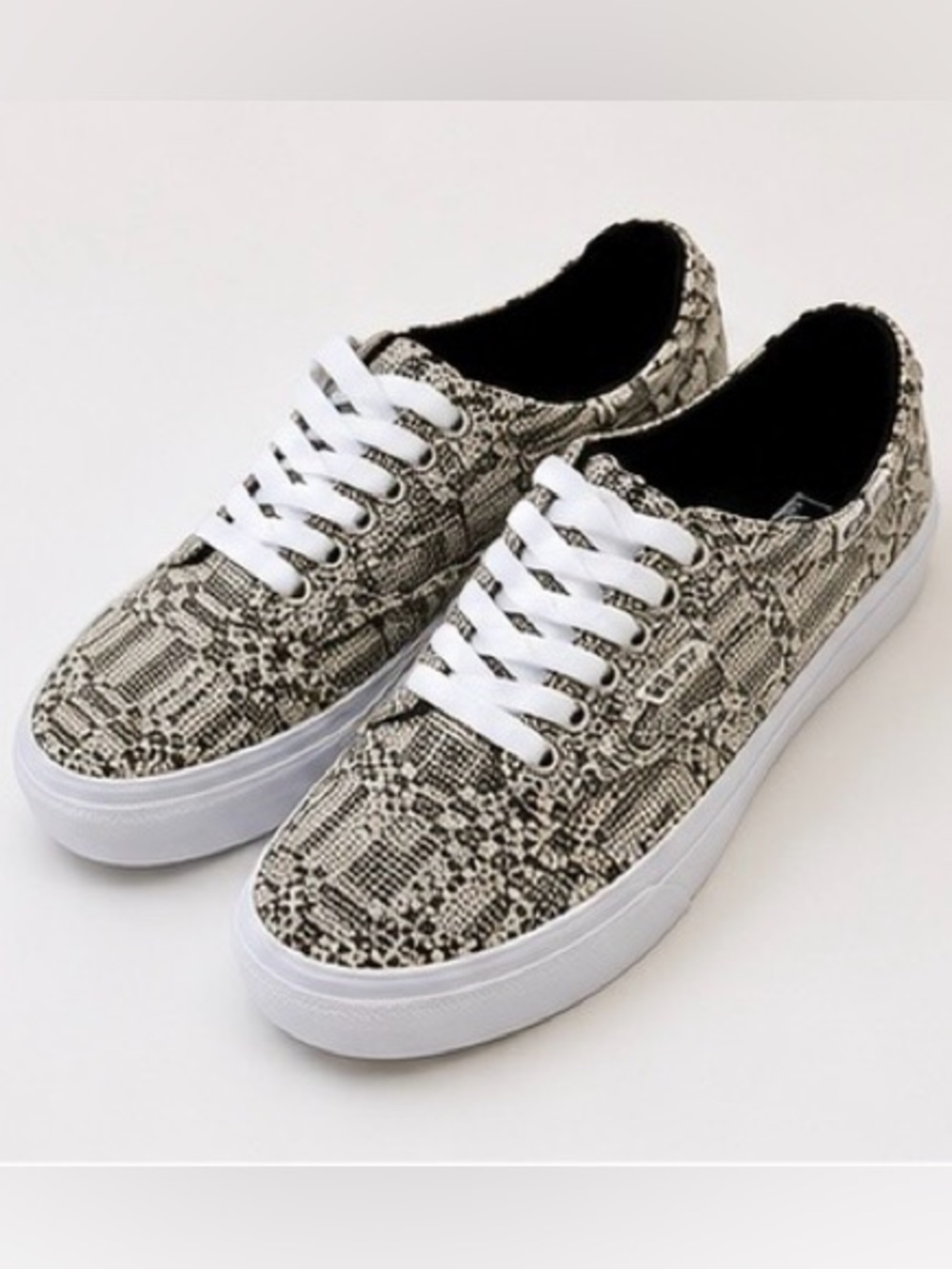 Vans Camden Deluxe UltraCush Optical Woven Sneakers Women’s 8 Black White